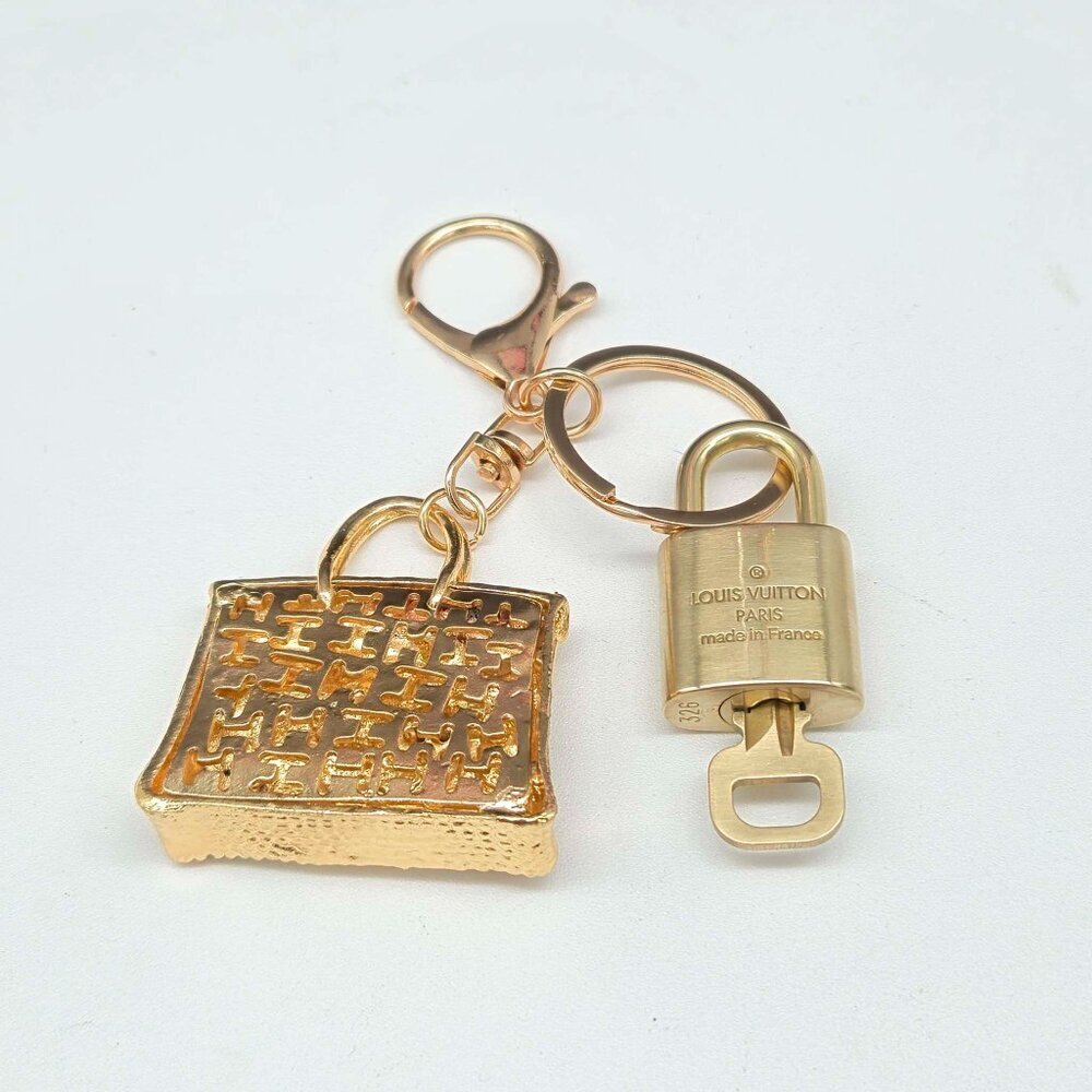Louis Vuitton Authentic Gold Lock & Key 🔑 Bag Charm + Unbranded Bag Keychain - Picture 6 of 8